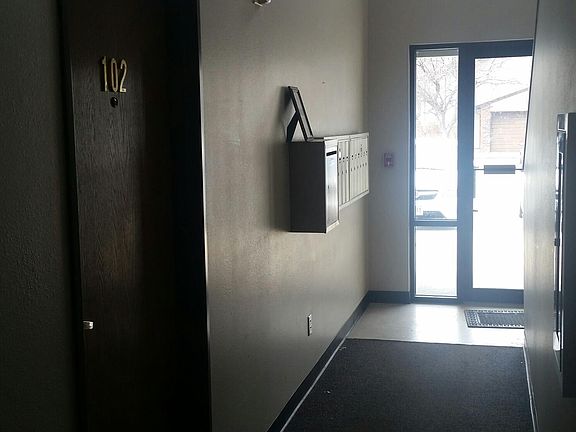 3rd image of 1012 Elm St #11565748