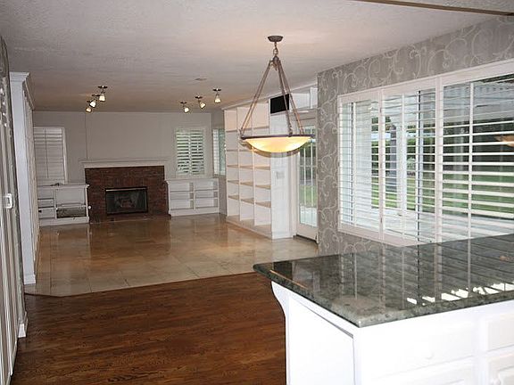 Eating Area & Family Room