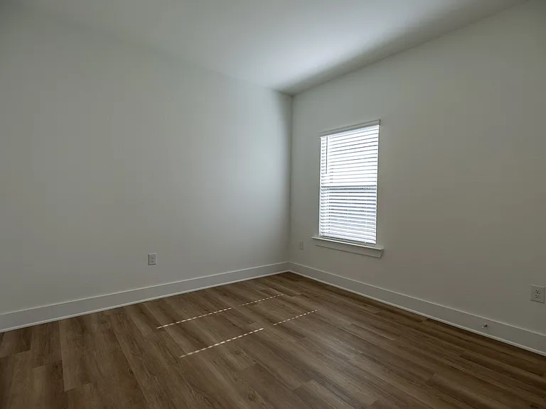 501 Huller Ave — Photo 12