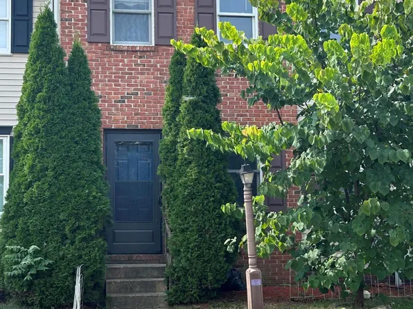 222 Heatherwood Dr, Ephrata, PA 17522