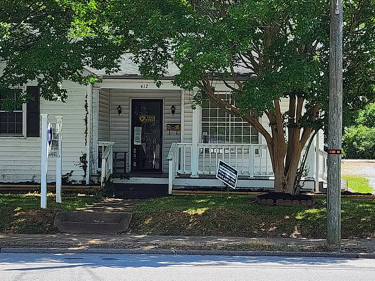 412 E Atlantic St — Photo 1