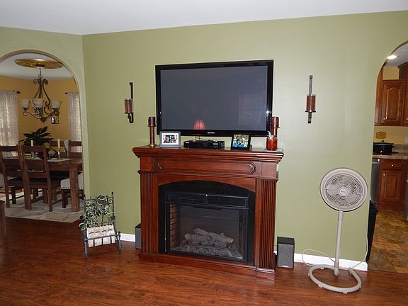 5th image of 703 Fresh Pond Ave Unit 139