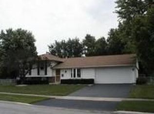 722 Sunrise Ln, Roselle, IL 60172
