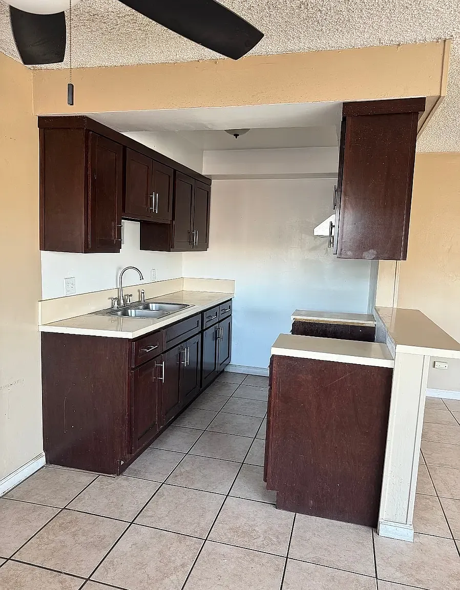 2 bed, 800 sqft, $2,200 — Photo 1
