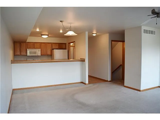 Building Photo - 186 Broadmoor Ln