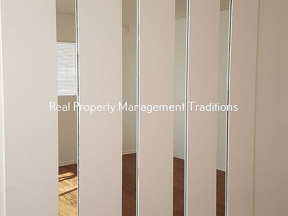 4th image of 232 E Lancaster Blvd APT 1