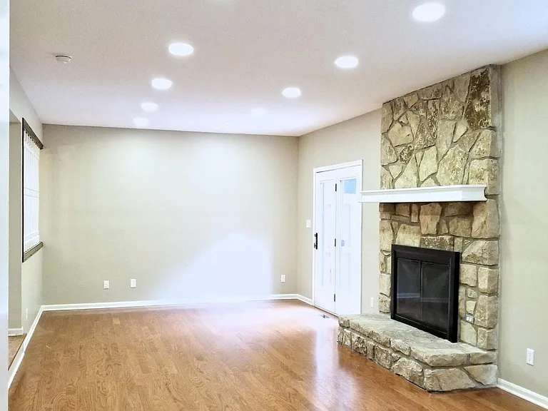 7203 Shady Nelms Dr — Photo 10