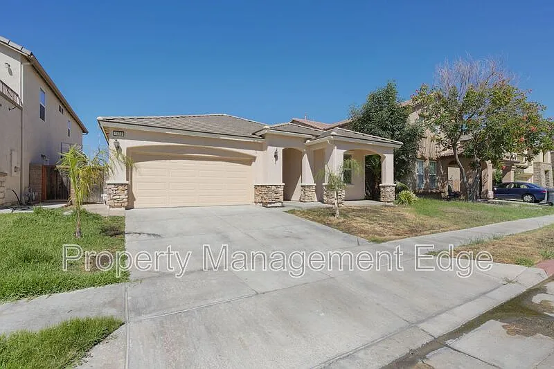 3 bed, 2.0 bath, 1888 sqft, $2,700 — Photo 3
