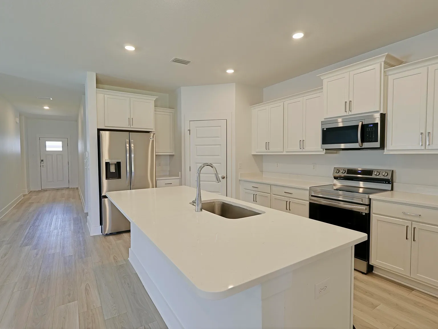 4 bed, 3.0 bath, 1908 sqft, $2,400 — Photo 4