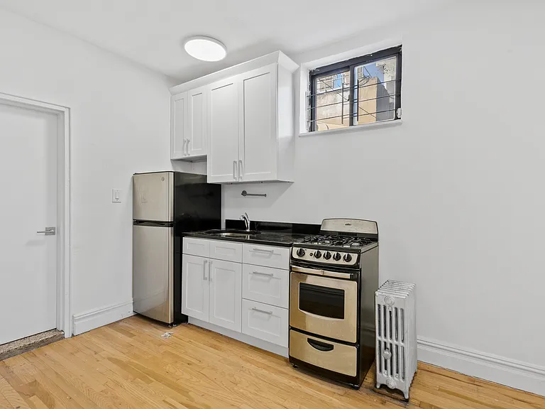 279 E Houston St #4A — Photo 3