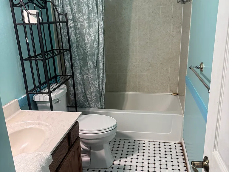 1115 Singer Dr — Photo 12