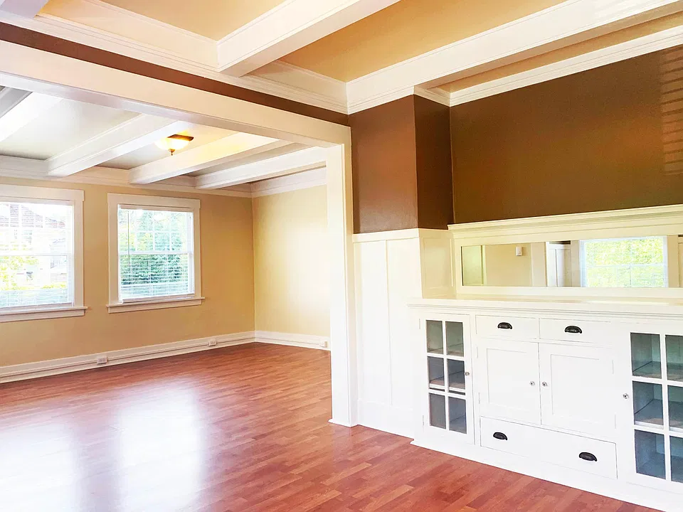 Built-in Dining Buffet.