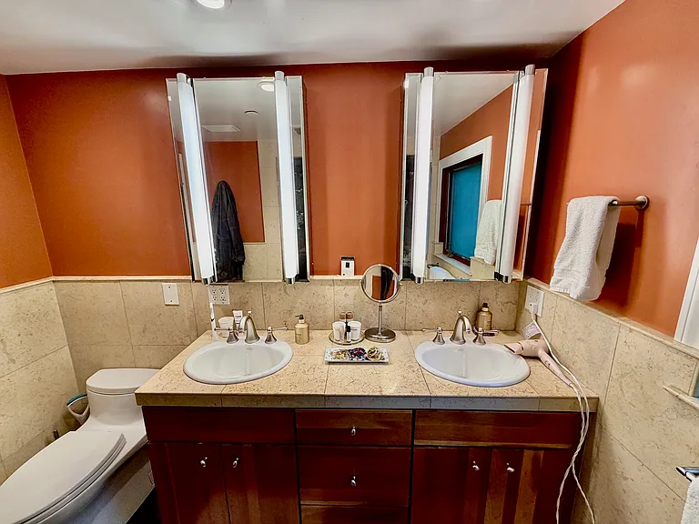 Master bathroom first picture.