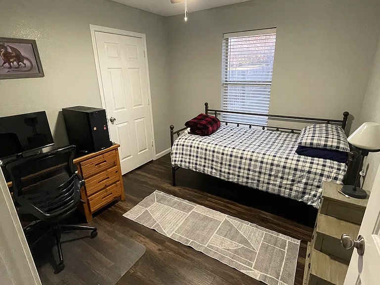 Guest bedroom 1