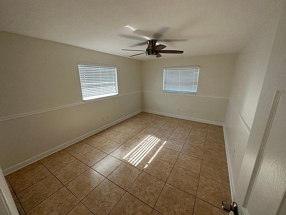 5th image of 105 Coral Ct