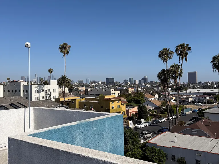 4557 Rosewood Ave #7 — Photo 9