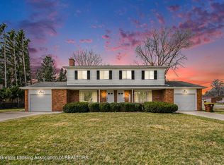 106/108 Green Meadows Dr, Lansing, MI 48917