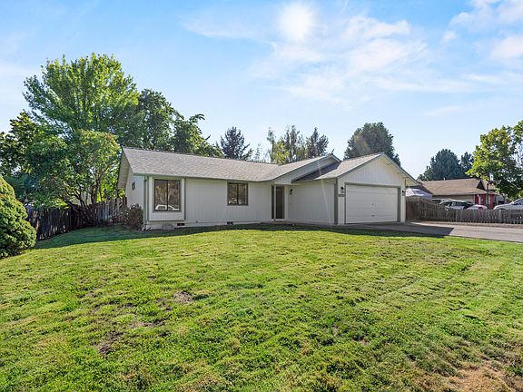 3rd image of 323 Snowy Butte Ln