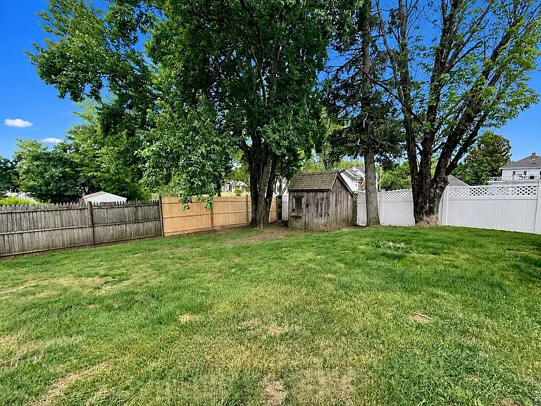 101 Mann St — Photo 36