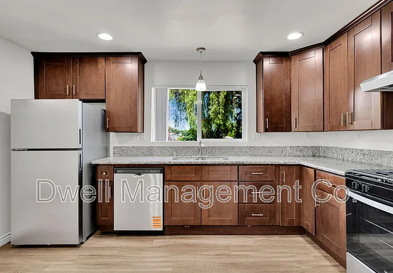 8355 Golden Ave — Photo 2