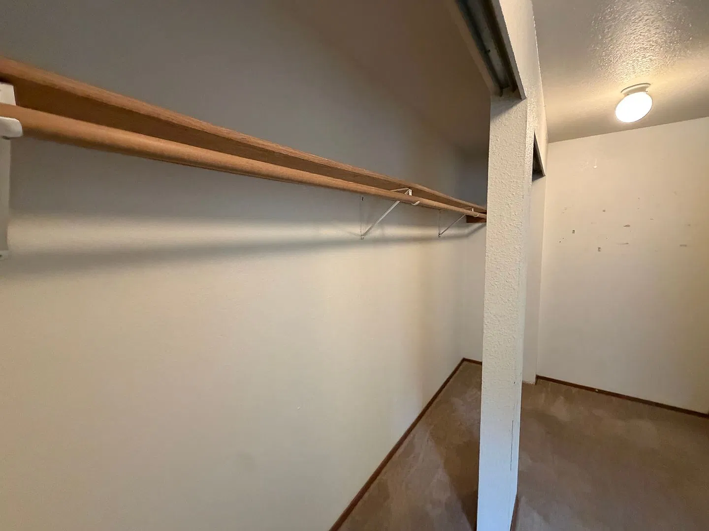 2bd/1.5bth Sweet Little Apartment in Edmonds — Photo 1