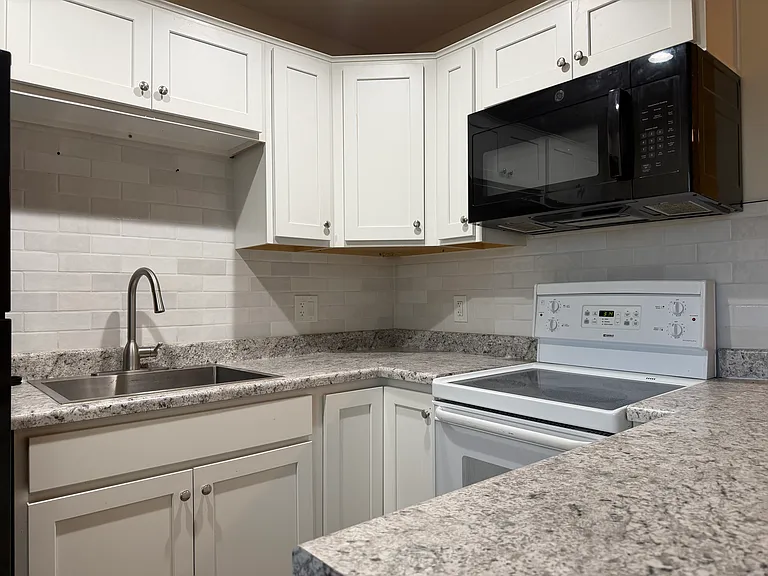 1859 E Broadway Rd #14 — Photo 2