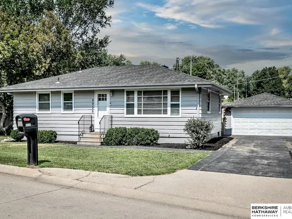 8926 Hamilton St, Omaha, NE 68114