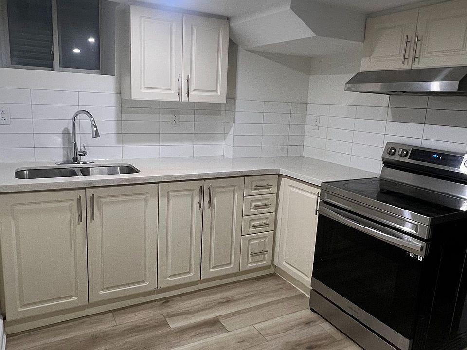 1st image of 33 Lanark Cir
