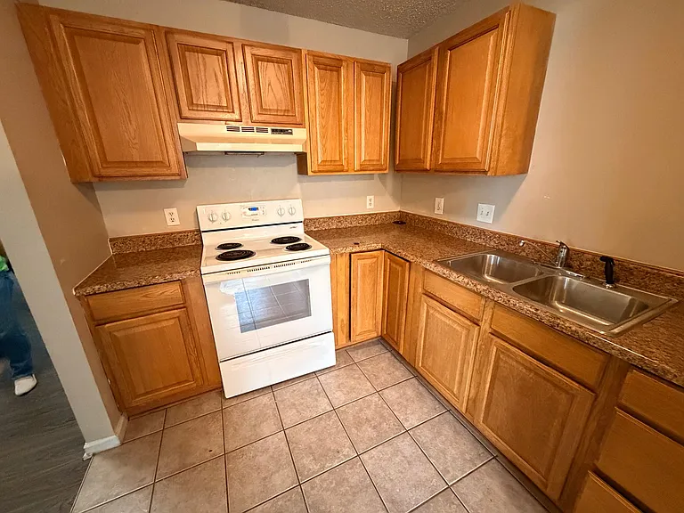 440 E Madison St — Photo 6