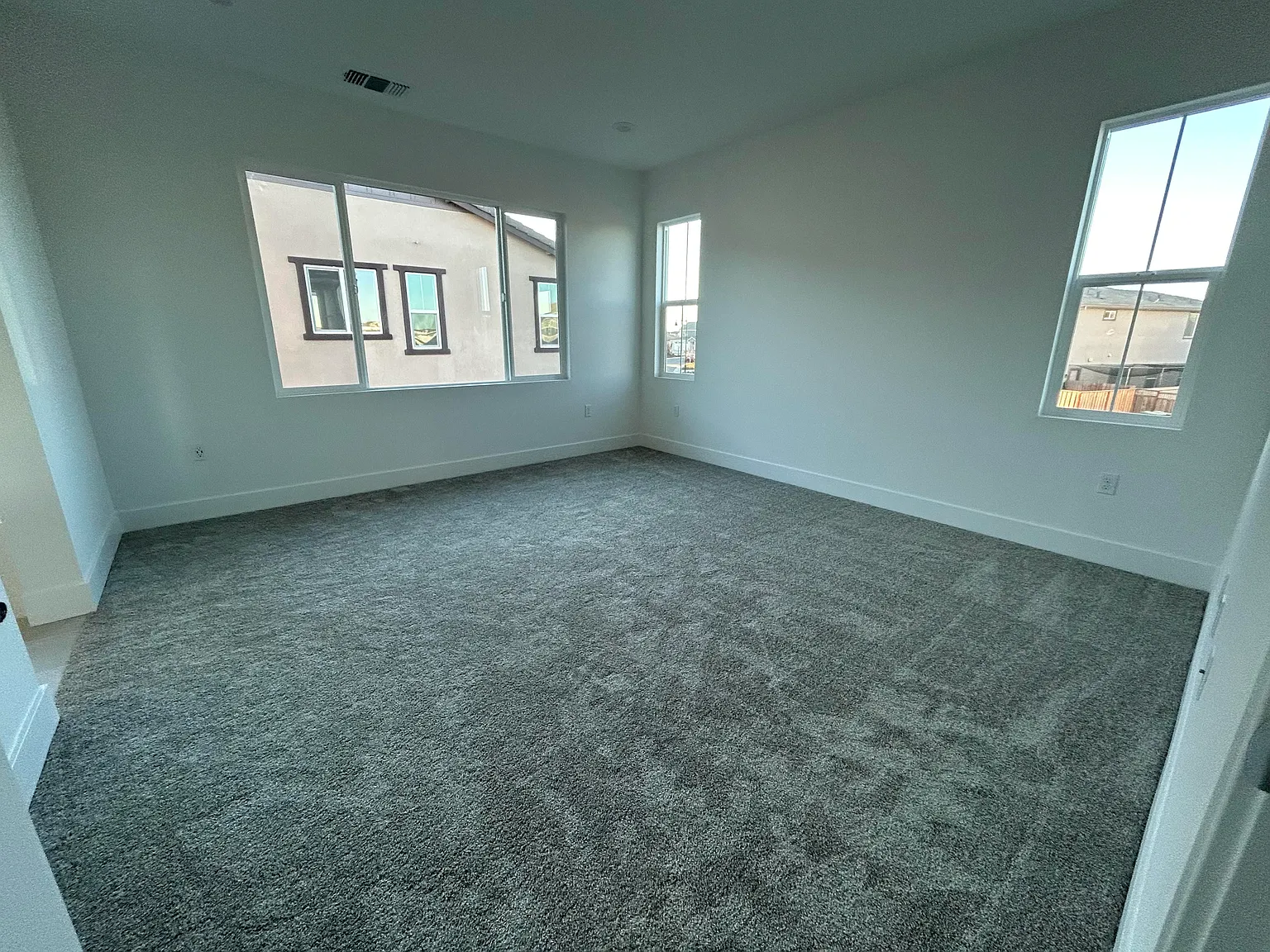 4 bed, 1870 sqft, $3,000 — Photo 2
