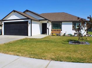 1122 Hugh Ave, Benton City, WA 99320
