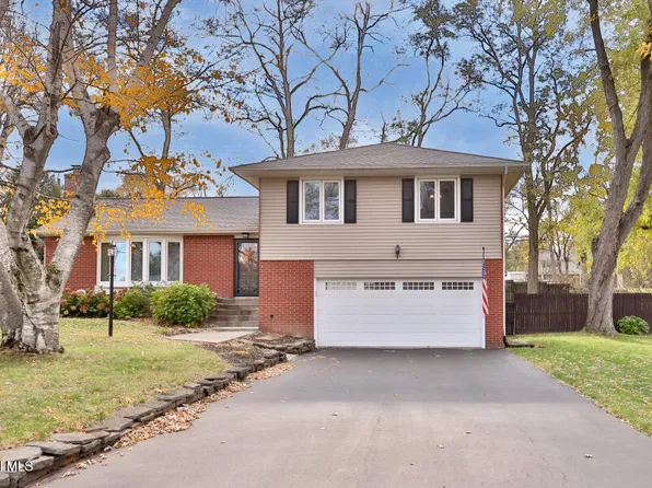 12 Delucia Terrace, Colonie, NY 12211