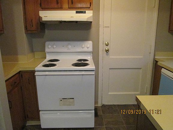 3rd image of 356 Mayfair Blvd #B