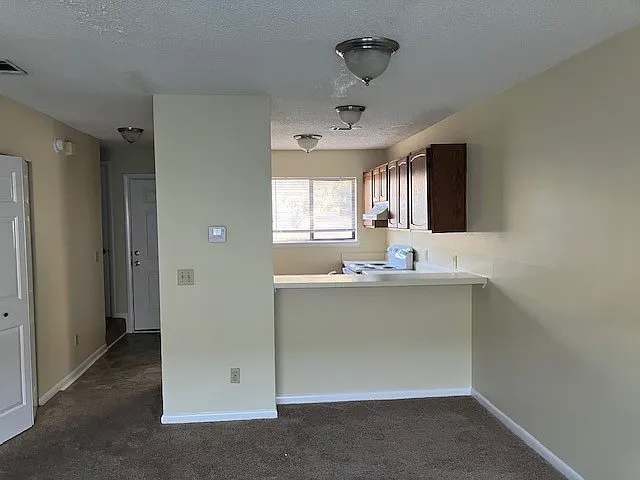 2 bed, 900 sqft, $1,100 — Photo 4