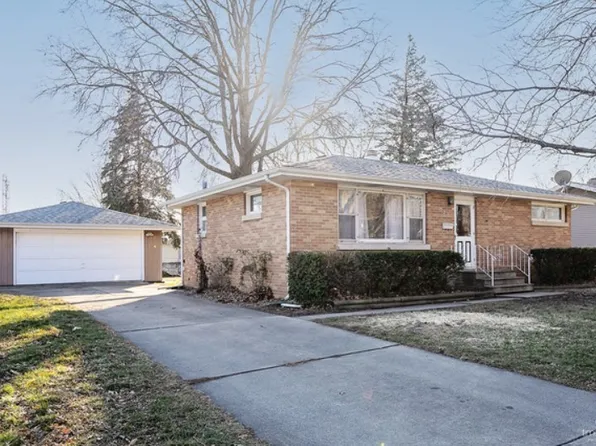 320 W State St, North Aurora, IL 60542