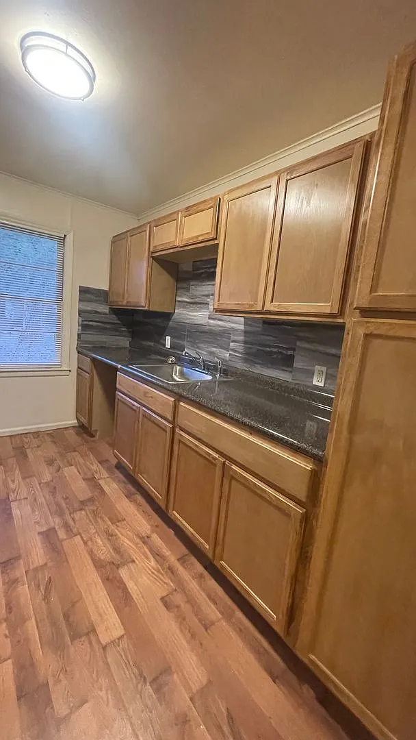 3 Bd 1 Ba Bungalow w/ hardwood — Photo 2
