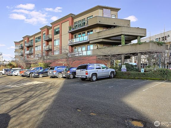 2nd image of 3217 Eastlake Avenue E #302