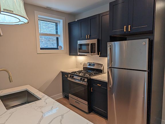 5th image of 2032 W Montrose Ave #4409-3A