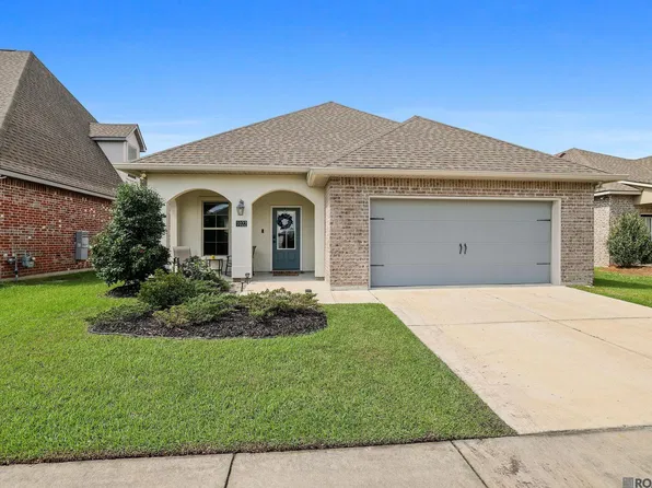 1022 Gentle Wind Dr, Zachary, LA 70820