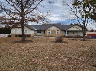 10 Meadow Ridge Dr, Festus, MO 63028