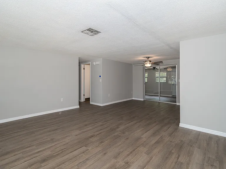 7911 Foxwood Dr — Photo 11