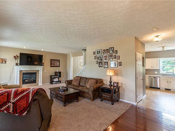 4th image of 2638 Wintergreen Ln