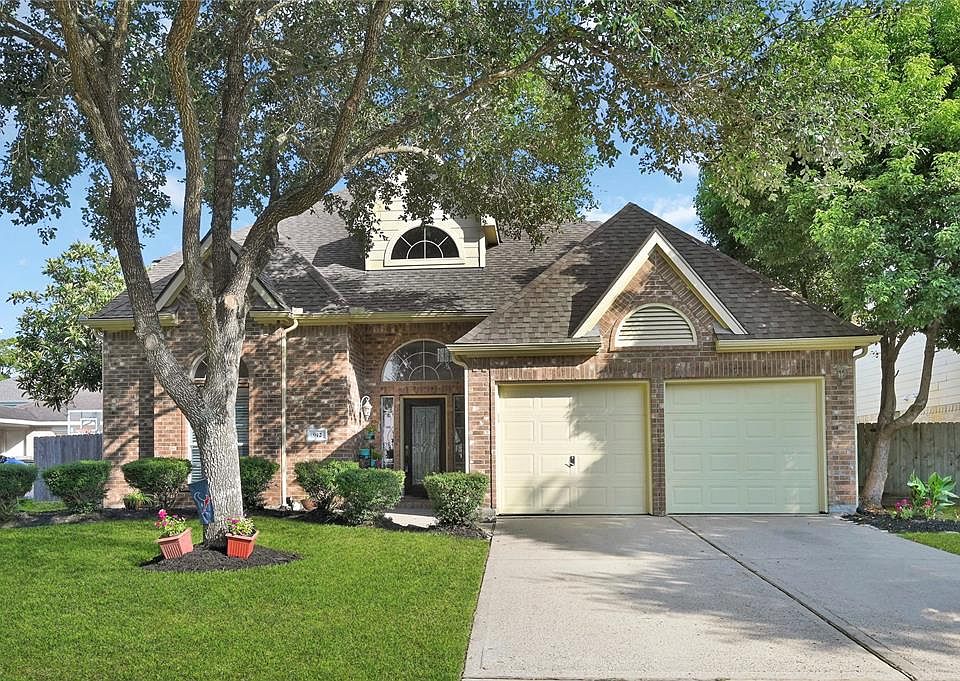 1st image of 912 Elm Pointe