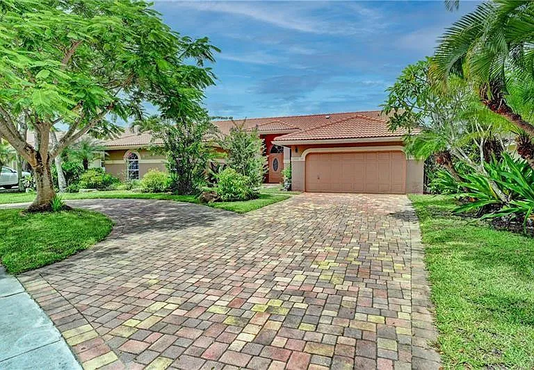 5088 NW 100th Ter — Photo 25