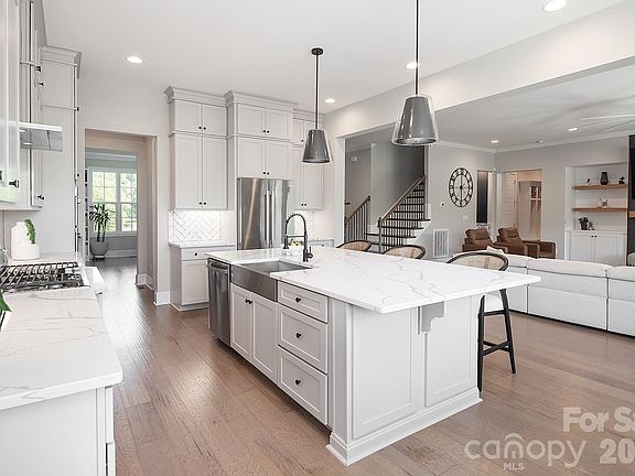 4th image of 2054 Belle Grove Dr