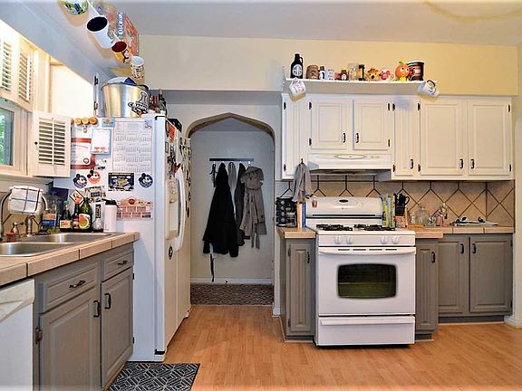 5th image of 645 S Villa Dr