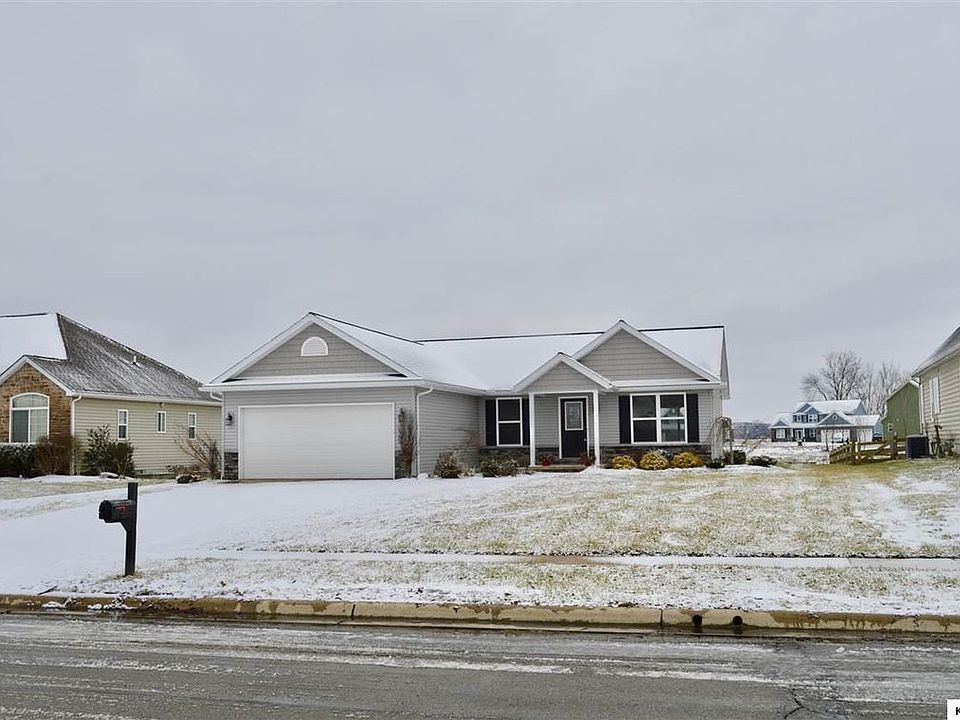 1st image of 32 Waters Edge Ln