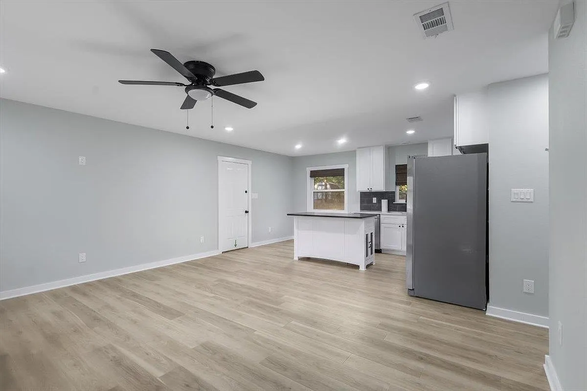 2 bed, 1.0 bath, 816 sqft, $1,450 — Photo 3
