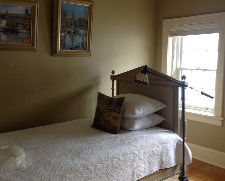 This room now has. Queen bed.