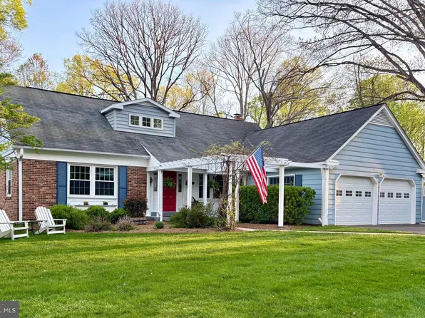 1813 Horseback Trl, Vienna, VA 22182